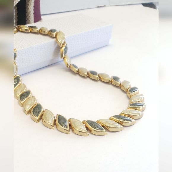 Vintage Green Swirl & Cream Swirl Gold Link Choker Necklace - Picture 3 of 9